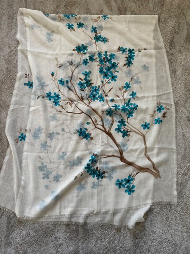 Begg Cashmere Scarf/ Shawl Blue Floral Design 100% Cashmere Lightweight & Soft - Picture 2 of 4