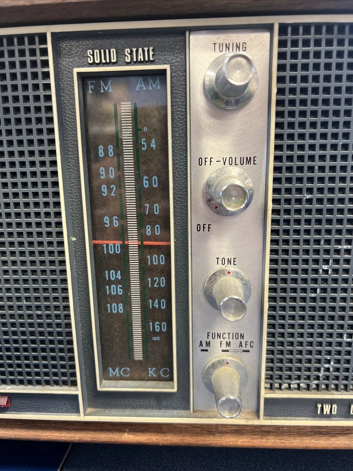 MESA DE MADERA VINTAGE AÑOS 70 MODELO ROSS ELECT. RADIO AM/FM ESTADO SÓLIDO RE-1050 Foto 2 de 4