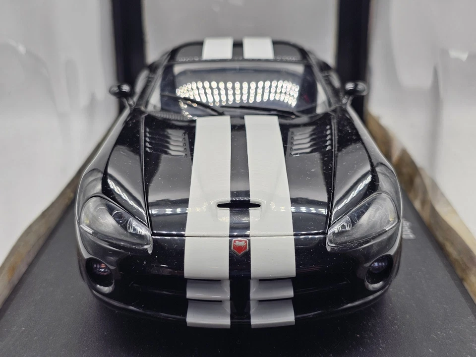 Dodge Viper SRT-10 Coupè Nero 1:18 AutoArt In Box - Immagine 4 di 4