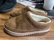 Women  s Dearfoams Brown Suede Fur Lined Slippers Size 6