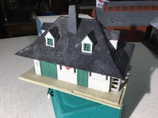 Ho Scale Building.  Assembled. Train Station, Commercial Building.  Nice