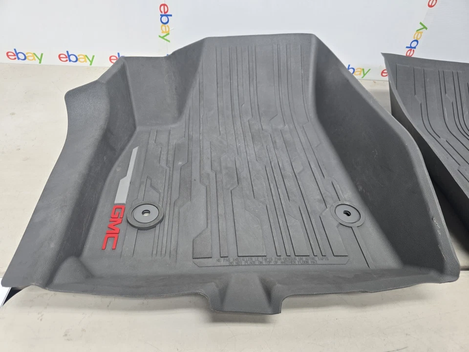 Revestimientos de piso delantero originales GMC Acadia 17-23 gris ceniza oscuro alfombrillas GM alfombrillas almohadilla de alfombra Foto 3 de 4