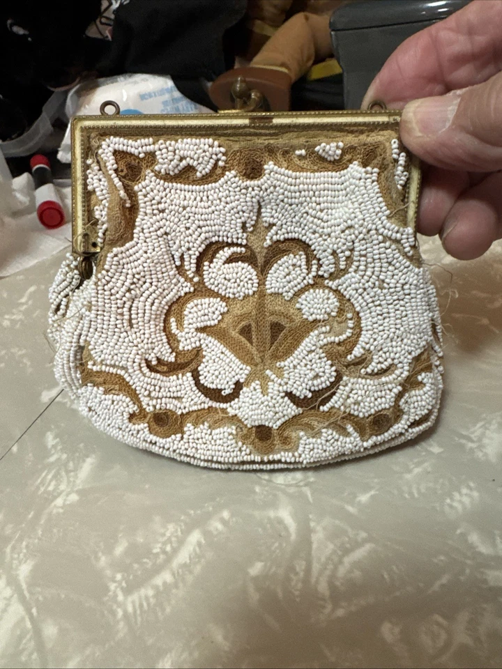 VTG Beaded Colorful Floral Coin Purse  With The Kiss Lock Closure Vintage Fun ! - Image 2 of 4