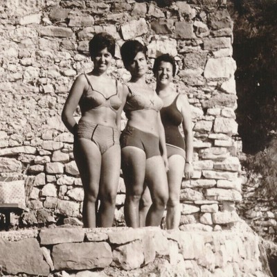 183 VTG ORG BW PHOTO  Three Women Beach Bikini Ladies Swimsuit Females Swimwear
