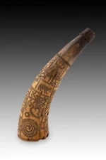 Powder keg. Engraved horn, rope, cork. Spain, 19th century.