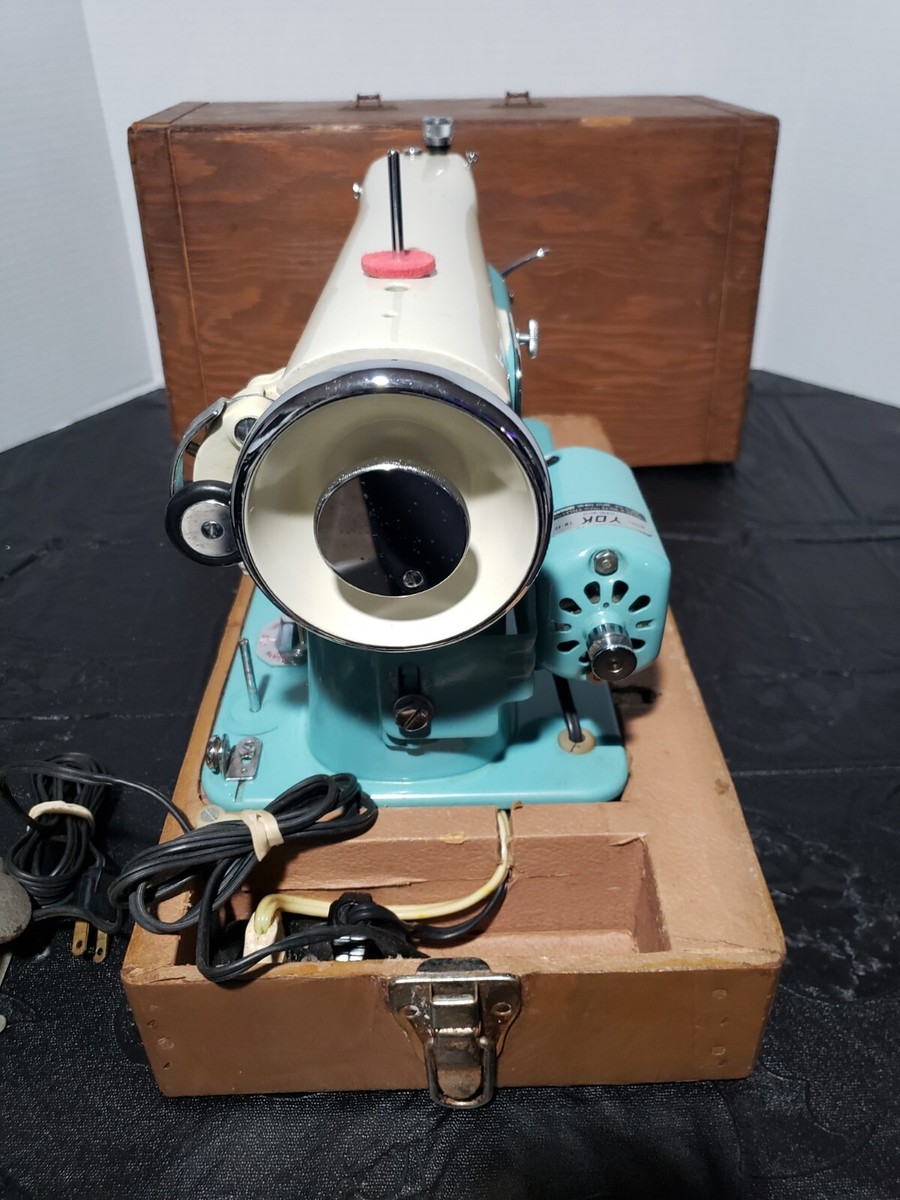 De Luxe Automatic Sewing Machine In Wood Case Made Japan Retro | eBay