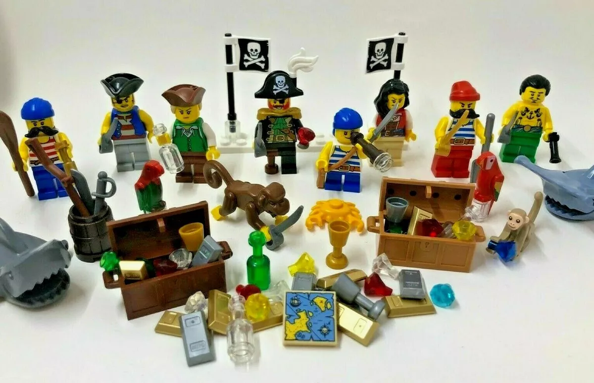 LEGO Pirates! Minifigures, Treasure, Maps, Flag, Monkey, Shark, Weapons -  21322