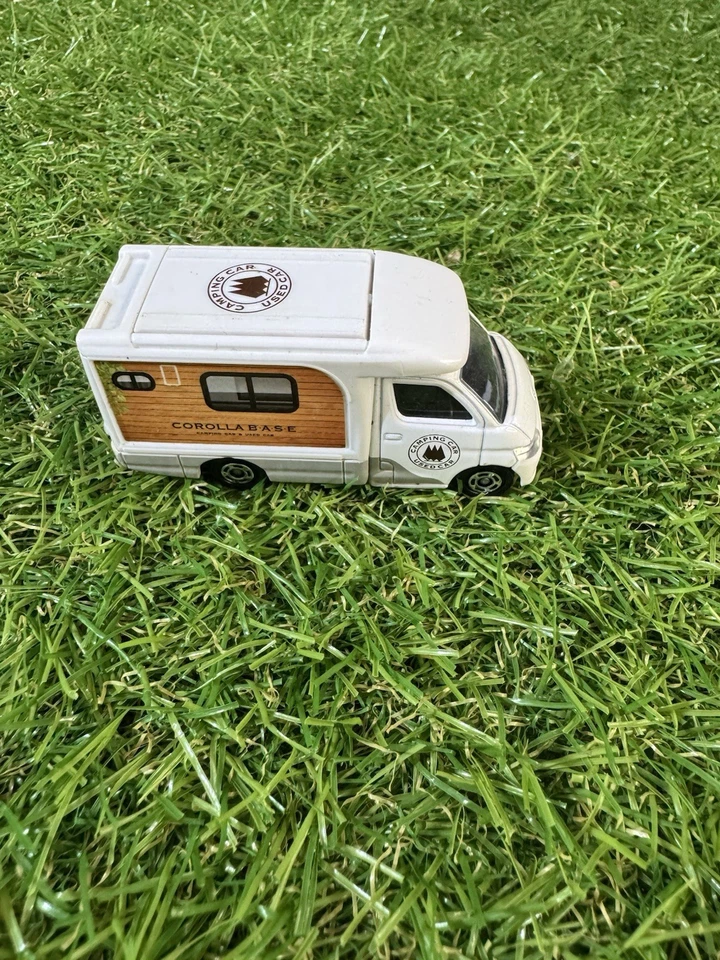 Camión Tomica Toyota Town Ace Nº33 2021 diecast escala 1:64 Foto 2 de 4