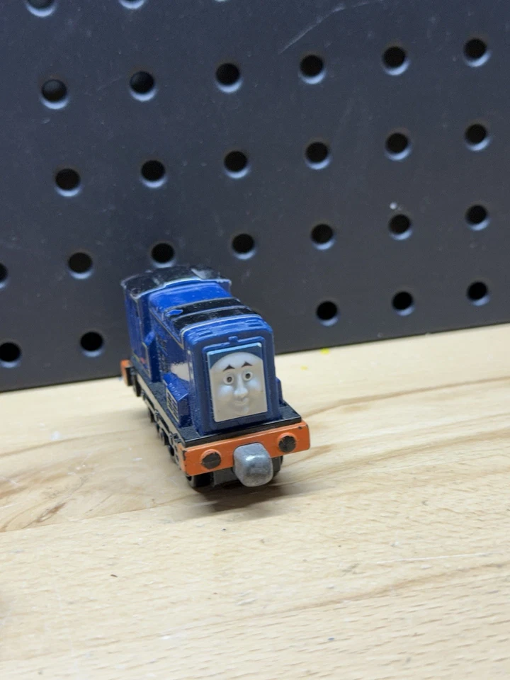 Thomas & Friends Take N Play trem fundido motor magnético Sidney - Imagem 2 de 3