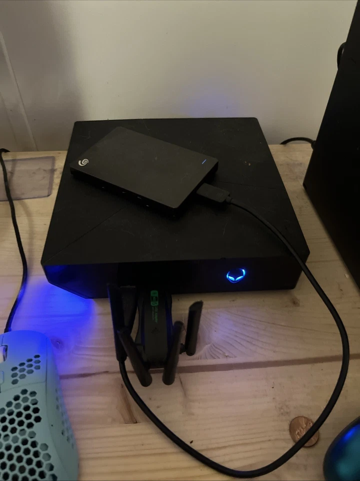 Usado Dell Alienware Alpha D07U Intel Core i3 Windows 10 Home en buen estado. Foto 2 de 4