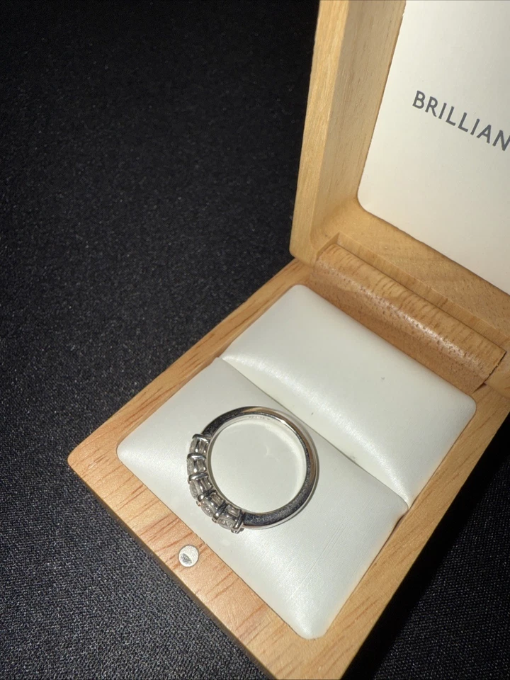 18K 白金经典五宝石钻石戒指 (1/2 克拉 tw.) Lab Grown — 第 4/4 张图片