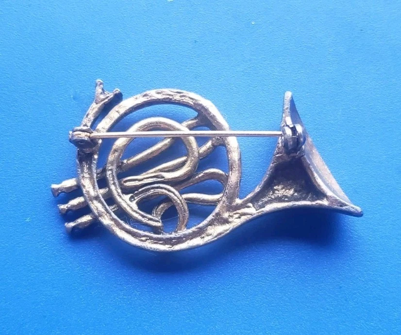 Broche broche instrumento cuerno francés tono dorado vintage  Foto 2 de 4