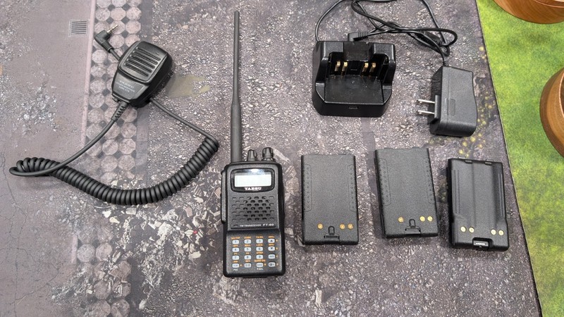 Yaesu FT-60R Dual Band Handheld Radio Transceiver, 4 batteries, mic, charger