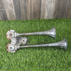 Vintage Dual Trumpet Air Horn Chrome Metal Truck Boat Car Loud Horn Assembly