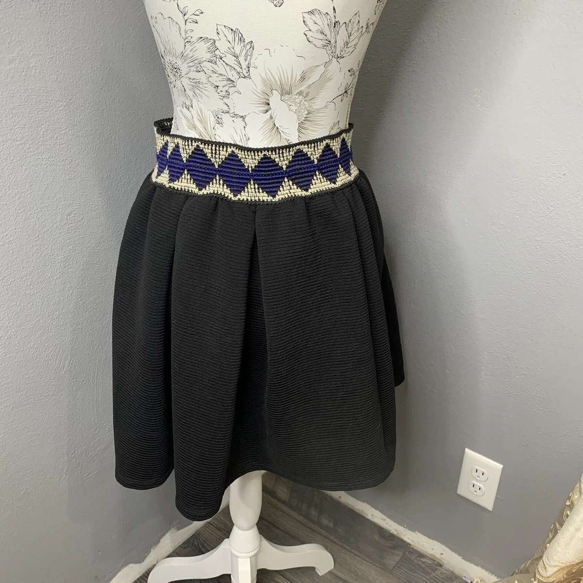 Short black cheap flare skirt