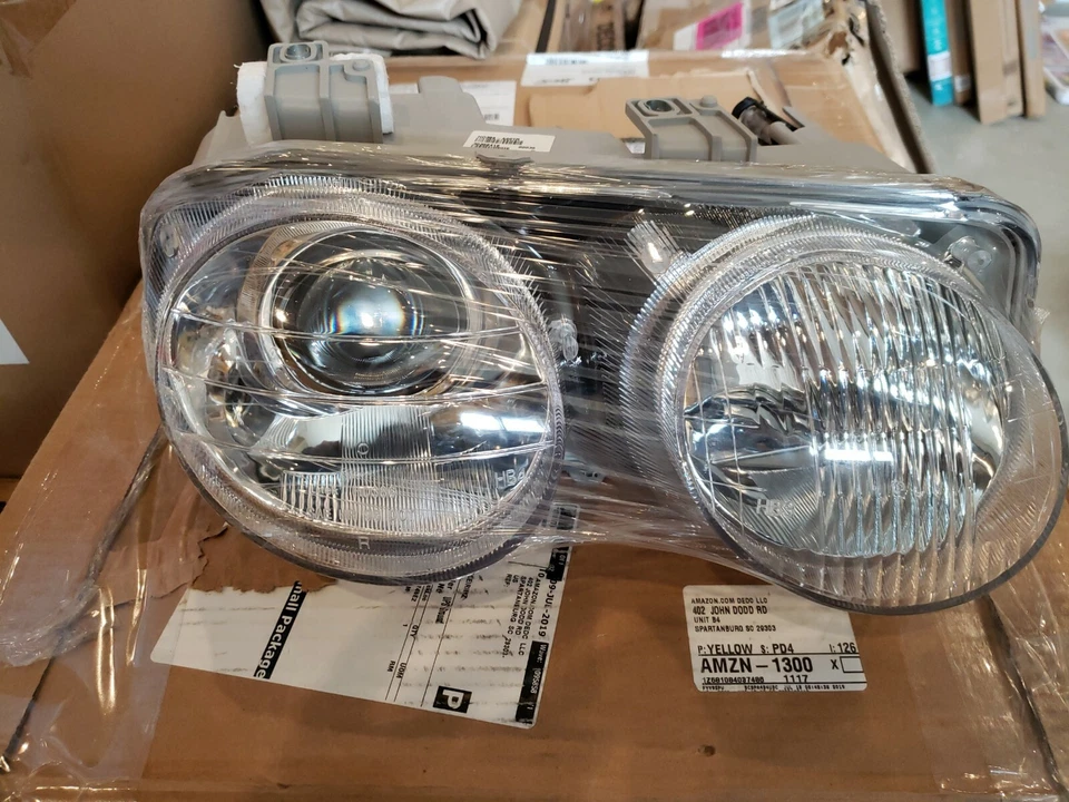 Headlight Lens-Assembly Right Dorman 1590741 fits 98-01 Acura Integra - Image 2 of 2