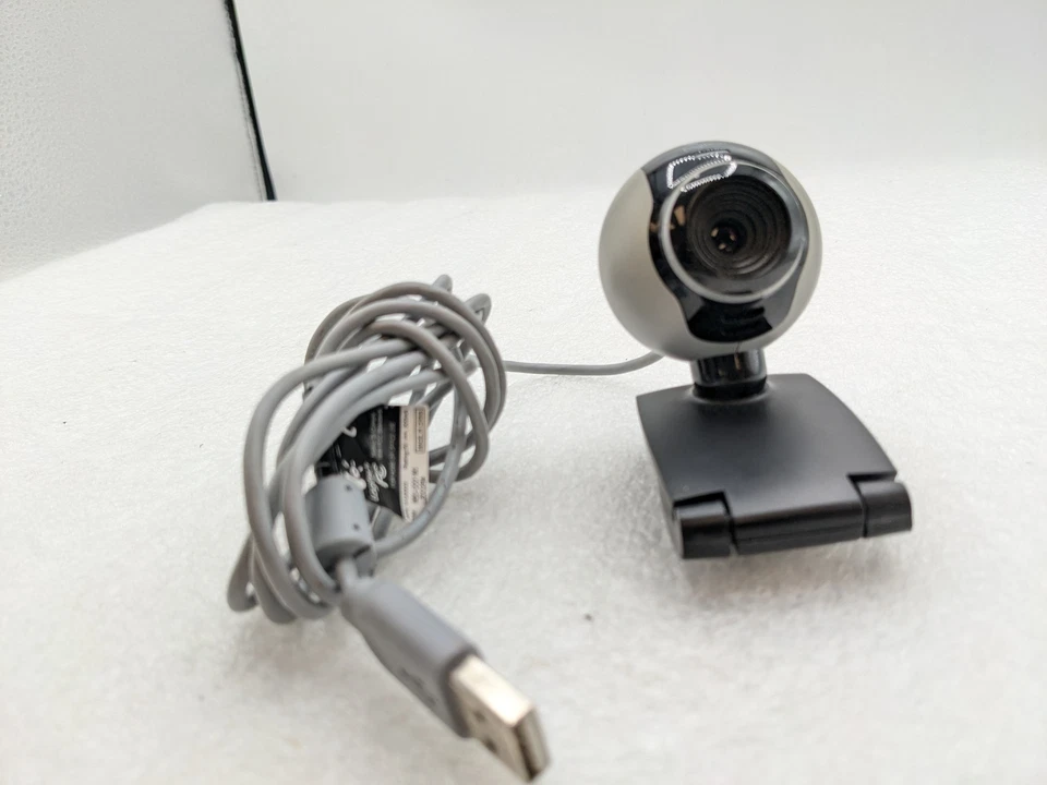 Logitech C250 (V-U0003) 1.3 MP USB Wired Clip-on Webcam w/ Built in Microphone - Image 2 of 4