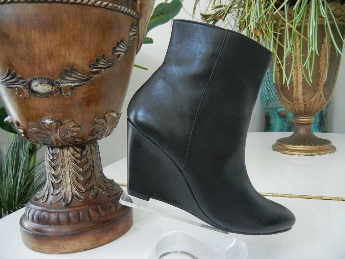 zip-up fitted boots