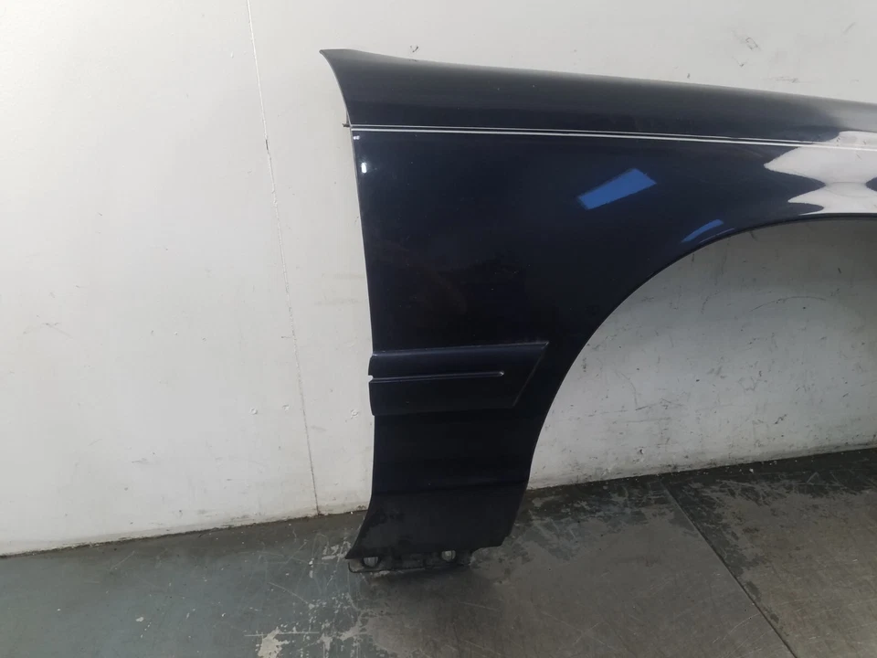 Grand Marquis/Corwn Vic Victoria 2002 guardabarros pasajero derecho #9286 P3 Foto 2 de 4