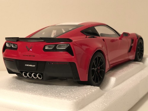 1:18 2017 Chevrolet C7 Corvette Grand Sport Red With White Stripes AUTOart - Picture 11 of 20