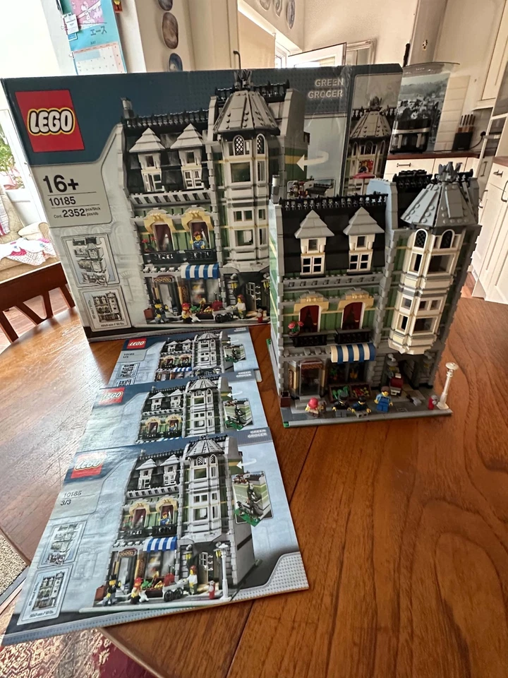 LEGO Modular Buildings 10185 Green Grocer, photo 1 of 4