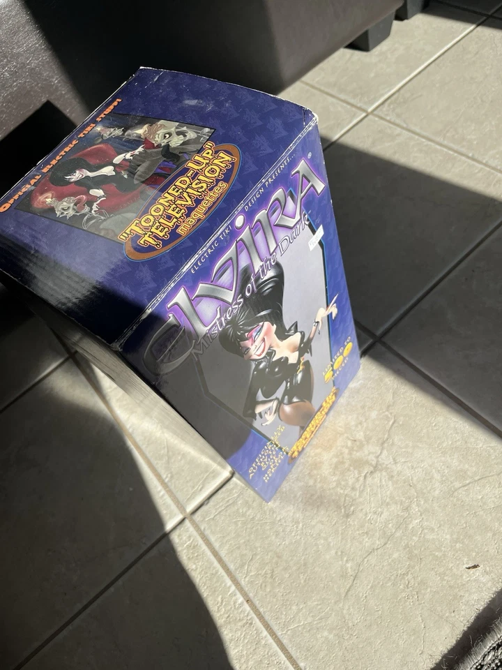 ELECTRIC TIKI ELVIRA MAQUETTE STATUE MISTRESS OF THE DARK Tooned-Up Television - Image 3 of 4