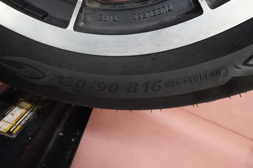 Harley Sportster 1200 XLH1200 1991 llanta trasera Michelin 130/90 B16 Foto 3 de 4