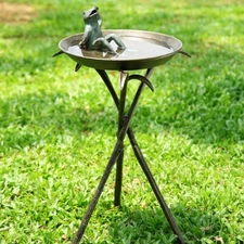 Unique Aluminum Stem Like legs Cool Frog Birdbath Decorative Statue
