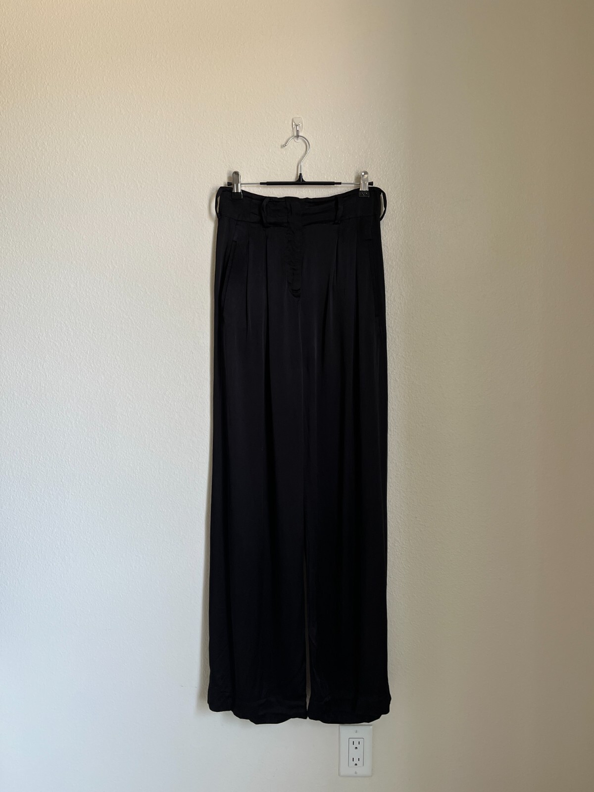 ALTRA & Other Stories Pantalone raso plissettato floreale gamba dritta colore nero taglia SMALL