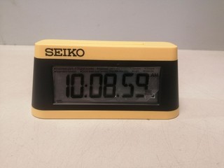 Seiko Clocks Wecker LCD QHL091Y
