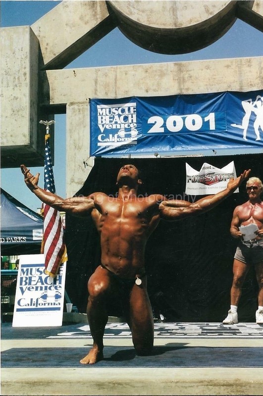 MUSCLE MAN Bodybuilder FOUND PHOTO Color VENICE BEACH CALIFORNIA Original 07 8 D