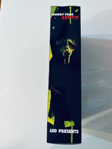 Living Dead Dolls - Ghost Face Lives - EE Exclusive - Dented Box - Picture 3 of 10