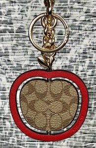 coach apple bolsa charm