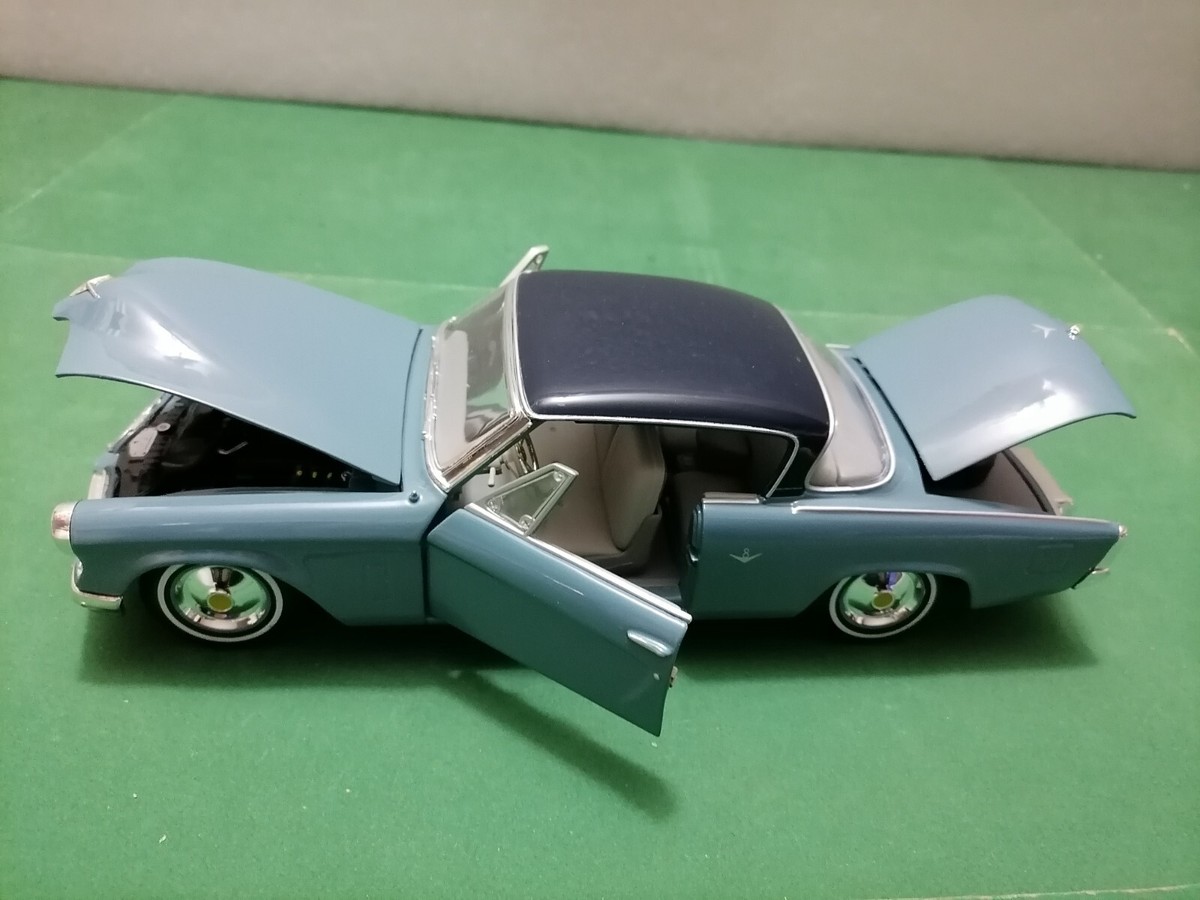 ダイキャストカー1/18 1953 Studebaker STUDEBAKER Starliner 1953 - Vintage diecast 1:18 Scale model