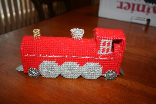 completed plastic canvas TRAIN 4 train cars - 第 3/5 張圖片