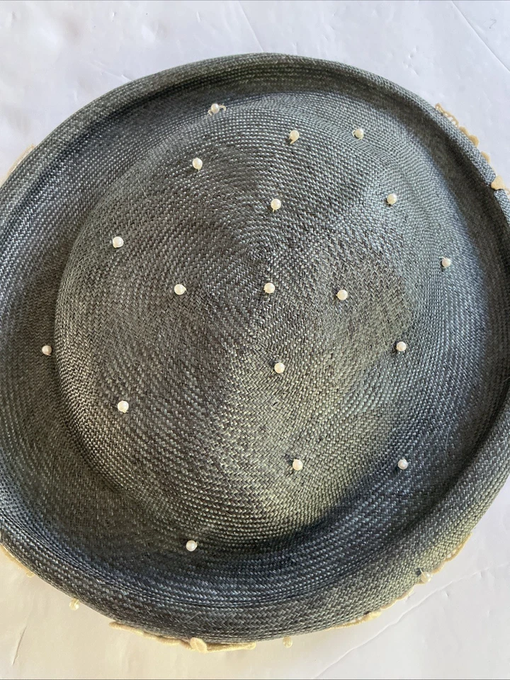 Sombrero de paja vintage gris carbón perlas encaje crema  Foto 2 de 3
