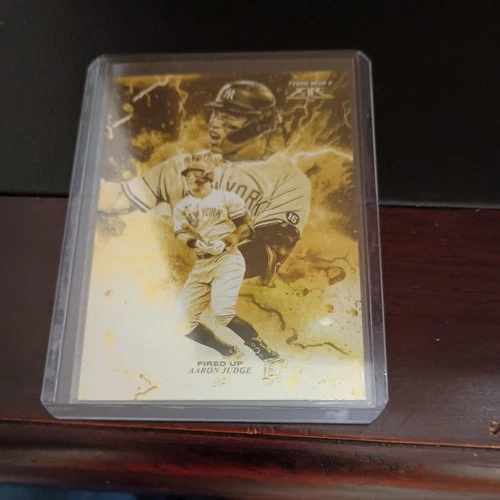 Aaron Judge 2022 Topps Fire Fired Up Gold Minted Insert Card # FIU-12