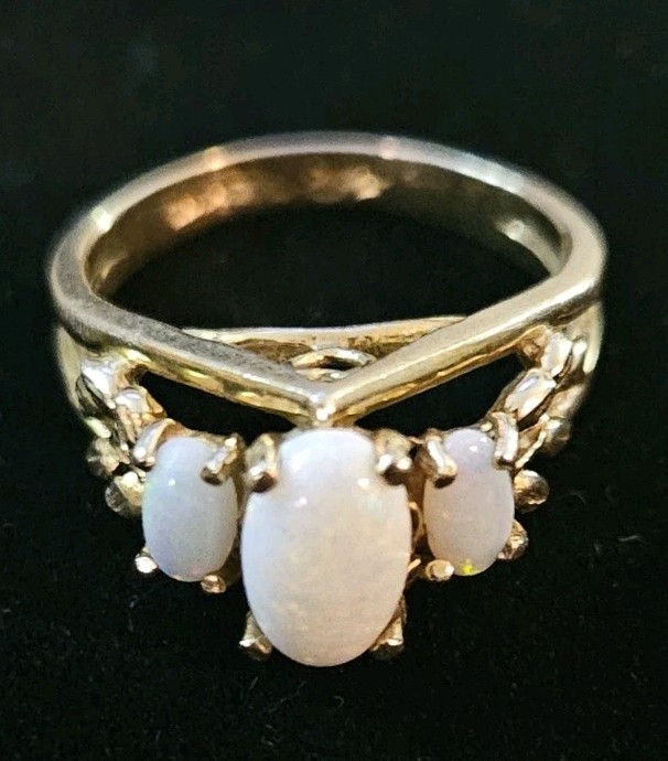 14K Cross Stamped: 14k Solid Yellow Gold-3 Fire Opal Color stones, Ring Size6.5"