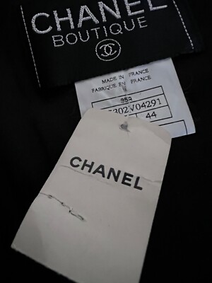 CHANEL BOUTIQUE 95A NEW TAGS TWEED LITTLE BLACK JACKET 24K GOLD CC