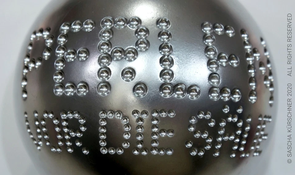 FROST, Wand-Objekt-Kunst-Skulptur, aus Perlen vor die Säue, Limited Edition - Bild 3 von 4