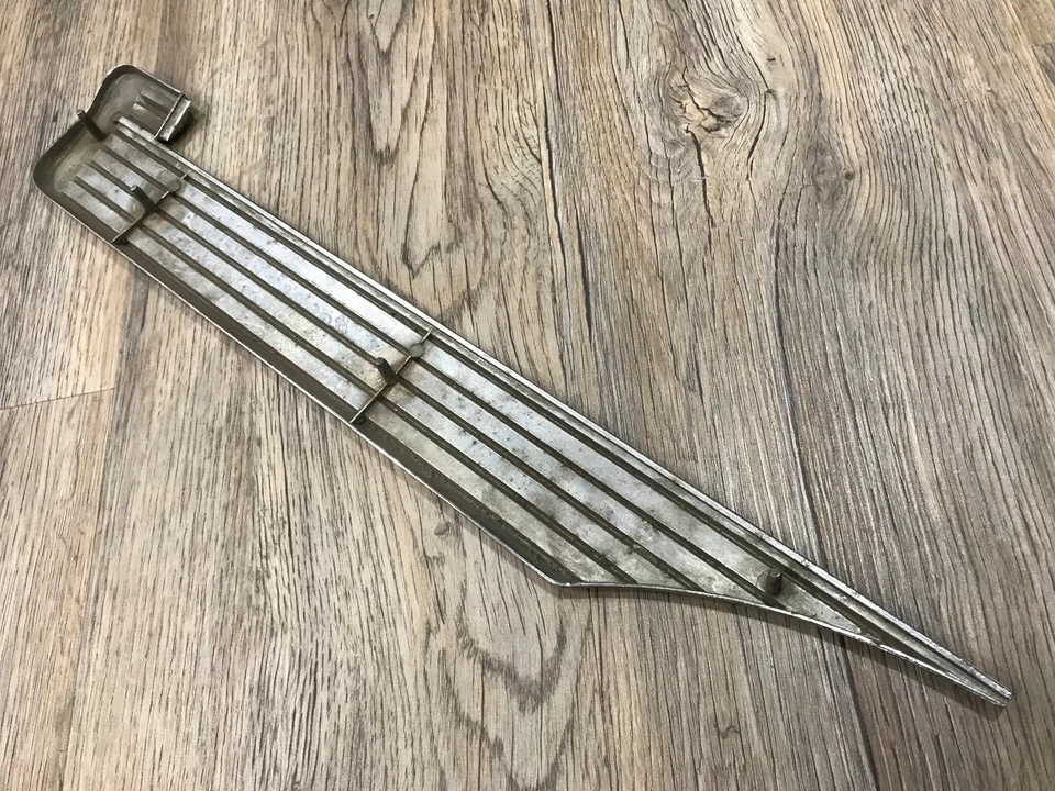 64 Pontiac Acadian Beaumont Sport 1964 moldura delantera personalizada GM 5733759 Foto 3 de 3