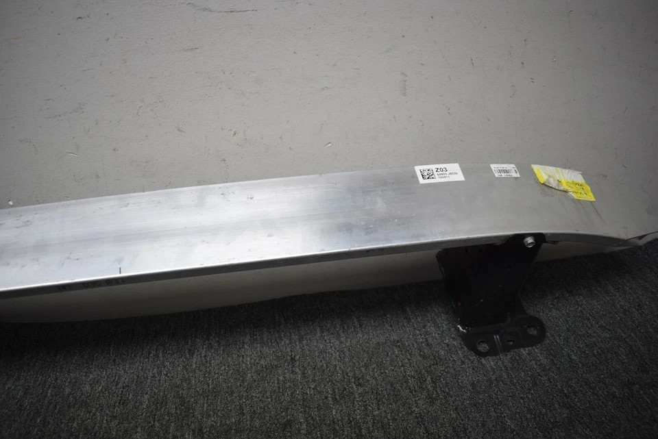 KIA K900 2019-2020 BARRA DE REFUERZO DELANTERA OEM de fábrica Foto 2 de 4