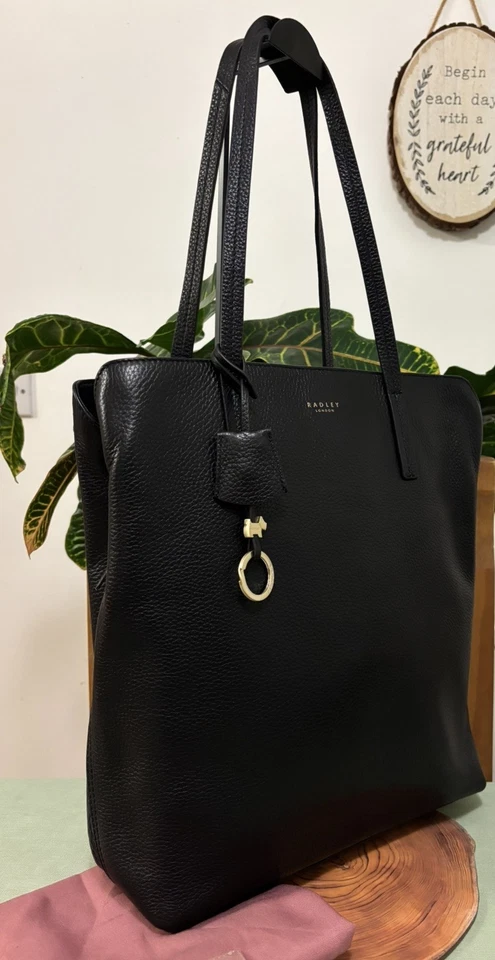 Radley London handbag / shoulder/ laptop work Bag/black leather £256vgc - Image 4 of 4