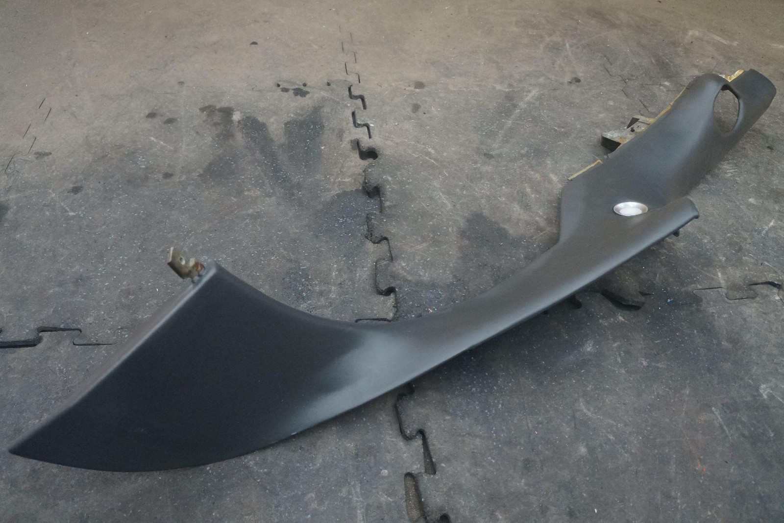 Rear Right Upper D Pillar Quarter Trim Panel 4G43-31112-ACW Aston Martin DB9 05