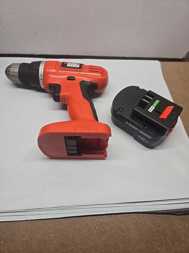 Taladro inalámbrico Black & Decker 12V, batería, cargador y estuche de transporte ~ funciona probado Foto 4 de 4