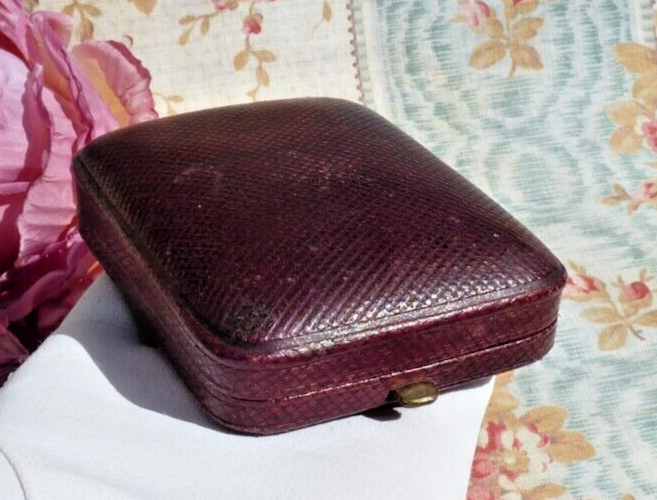 Écrin Cuir Bordeaux A. Gouverneur 19ème Siècle - Occasion, Initiales A. A., état D'usage