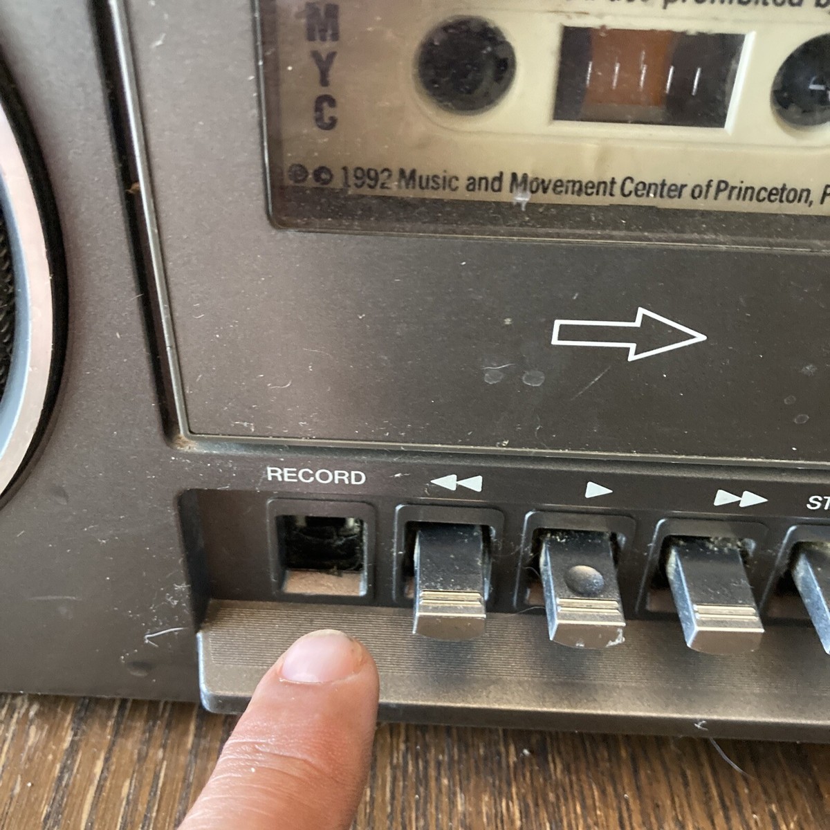 Sony CF-530 JUMANJI BOOMBOX JAPAN Record knob missing. Works Sony CF-530 JUMANJI BOOMBOX JAPAN Record knob missing. Works