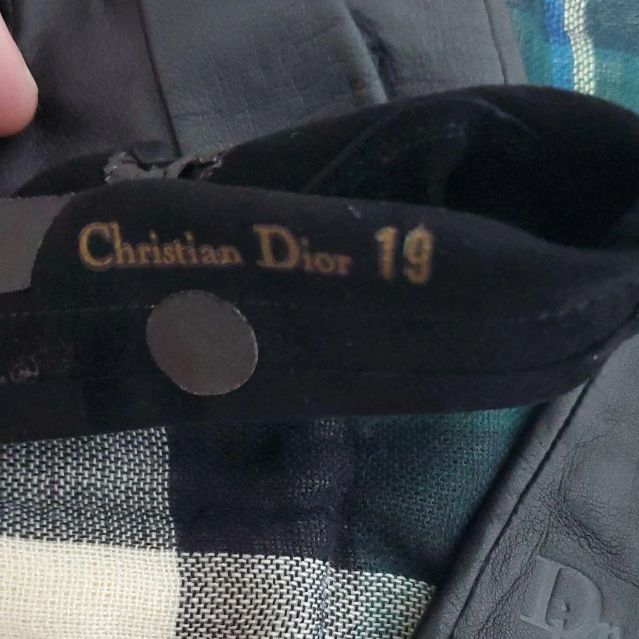 Gants Christian Dior cuir de mouton noir longueur totale 21 cm chaîne pierre marque