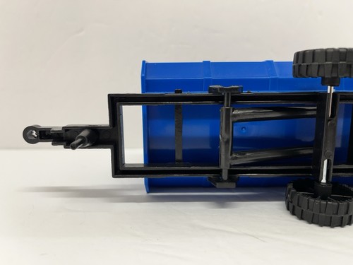 New Holland 1:32 Scale Plastic Tandem Grain Wagon W/Dump Lightly Used - Picture 13 of 15