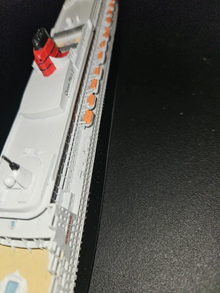 CMKR 323 Queen Mary 2 Schiffsmodell 1:1250 - Bild 3 von 4